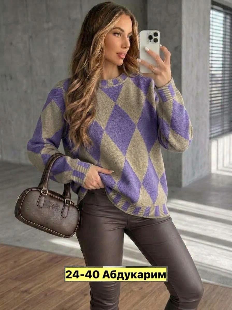 Argyle knit sweater, sizes 42-52