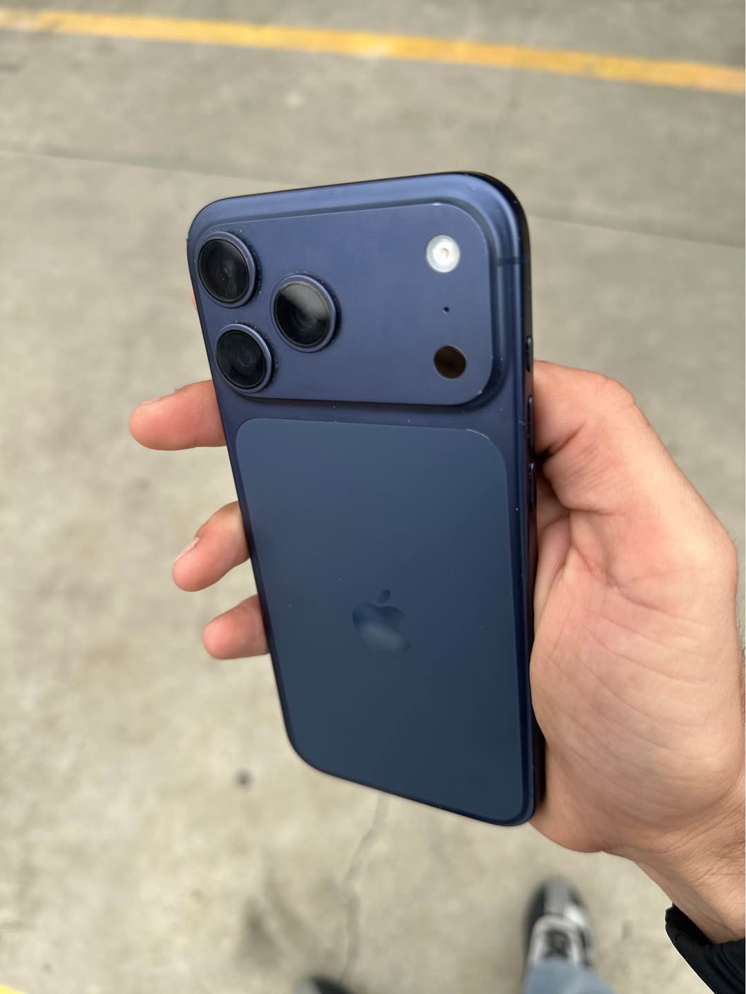 iPhone 17 Pro Max 256GB, 92% заряда батареи