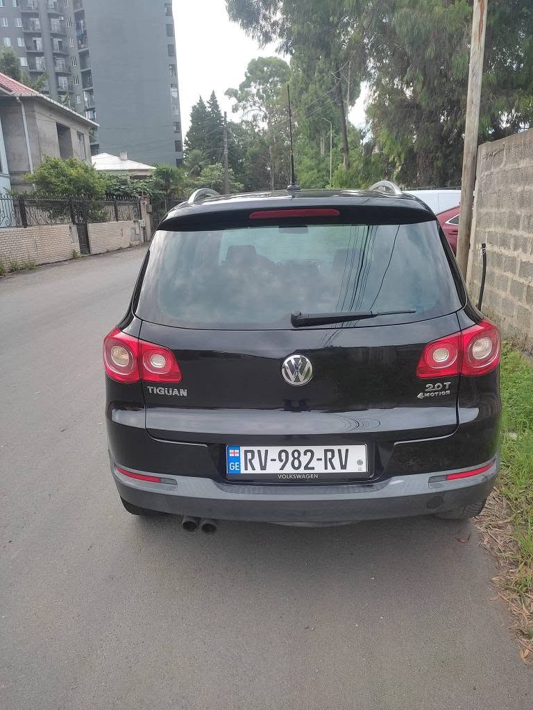 Volkswagen Tiguan 2011 — 4,800$
