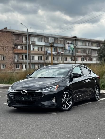 Hyundai Elantra 2020 — 13,700$