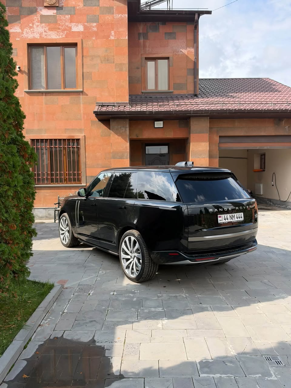 Range Rover 2022 — 117,000$