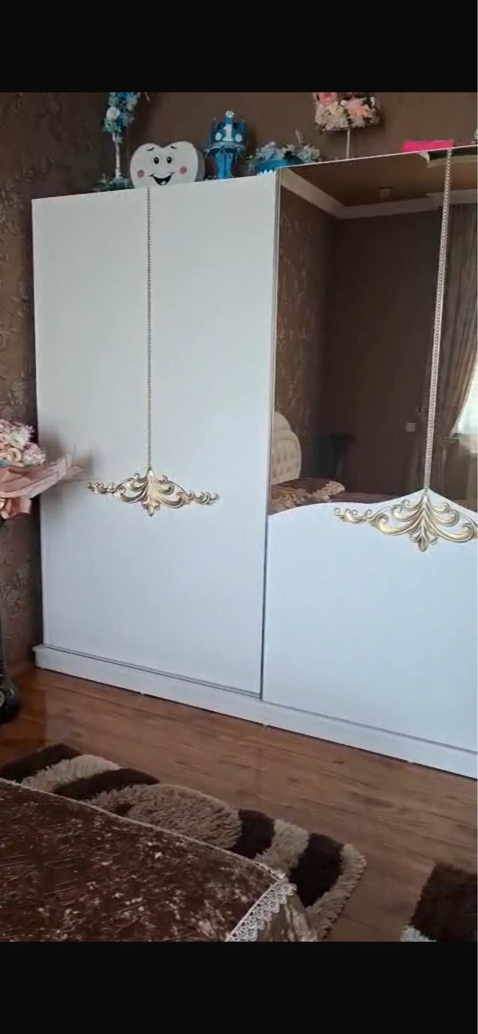 Ağ karada mirror ilə