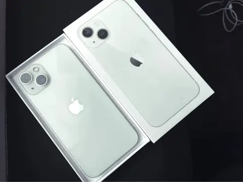 Продаётся подарочный iPhone 13, цена 650