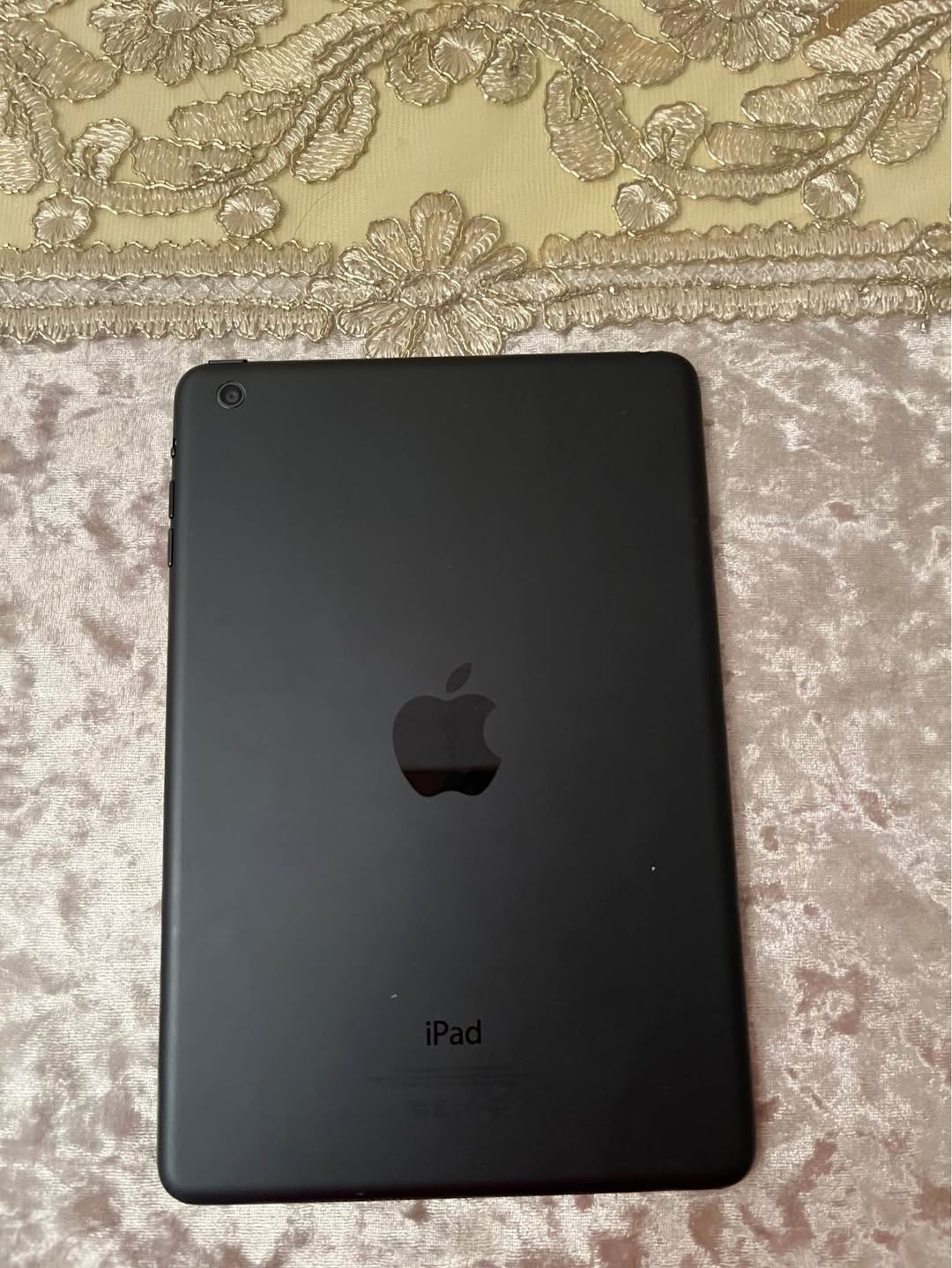 iPad, հնամենի մոդել, սև