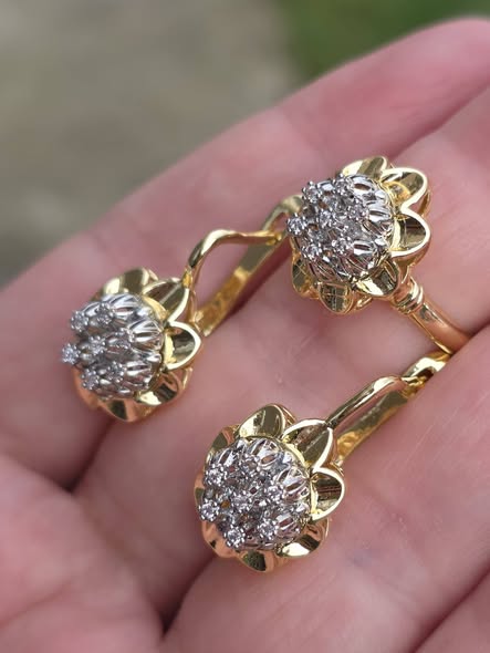 Gold earrings with stone clusters