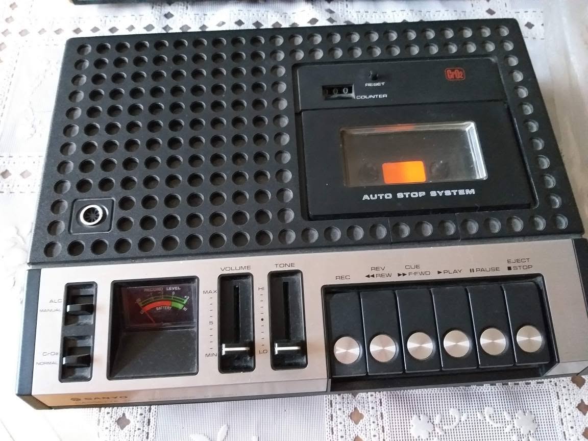 Продаётся японский магнитофон Sanyo. Отличное состояние. — 50₼