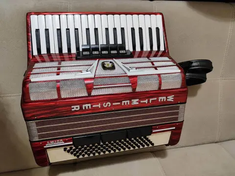 Weltmeister Amigo 80-bass accordion, red