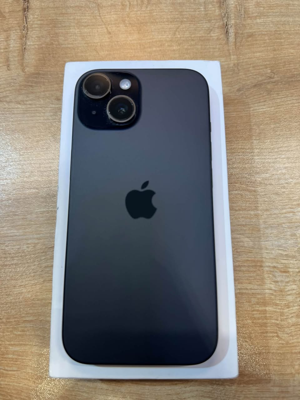 iPhone 15. 128 Gb mənəsə — 200,000 manat.