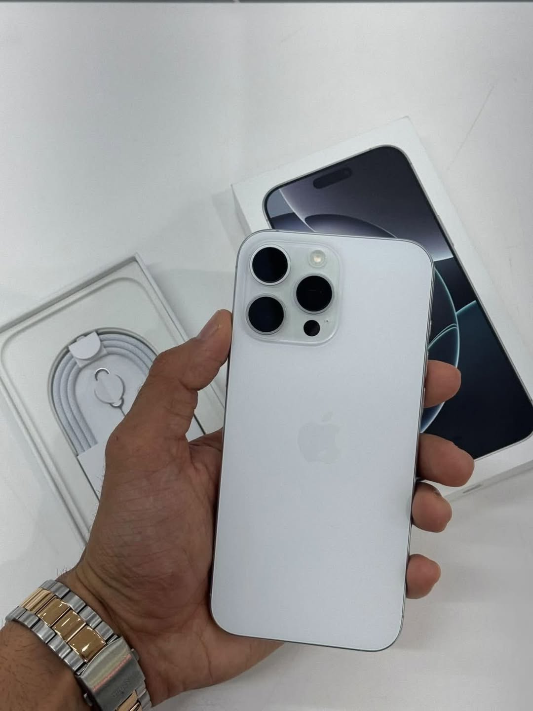 iPhone 16 Pro Max 256GB, battery at 92%