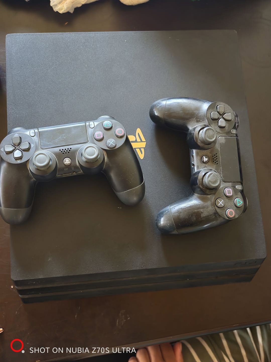 Satılık PlayStation 4/pro 2 joystick 2021 - 85,000֏