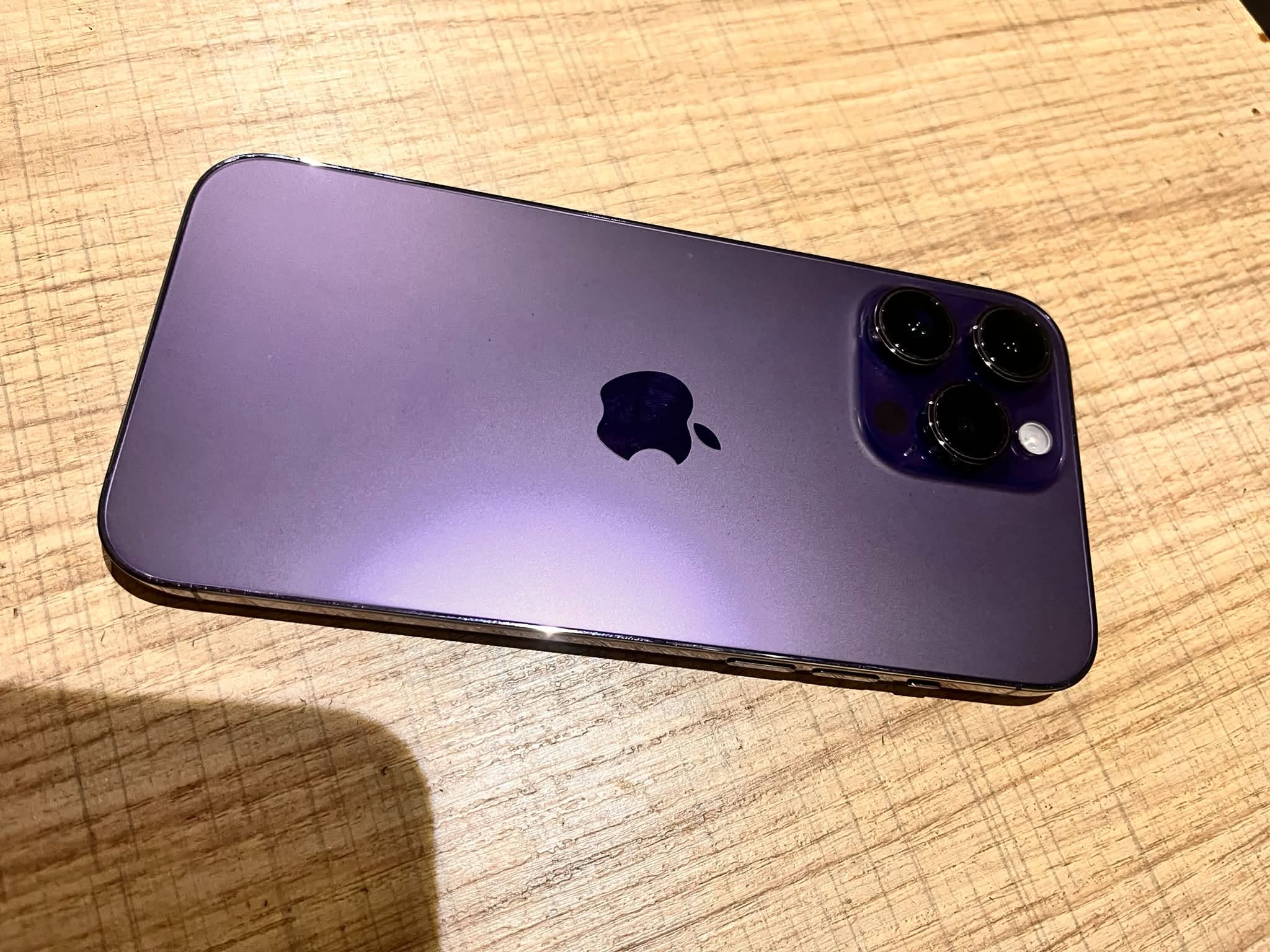 iPhone 14 Pro Max, battery 77%