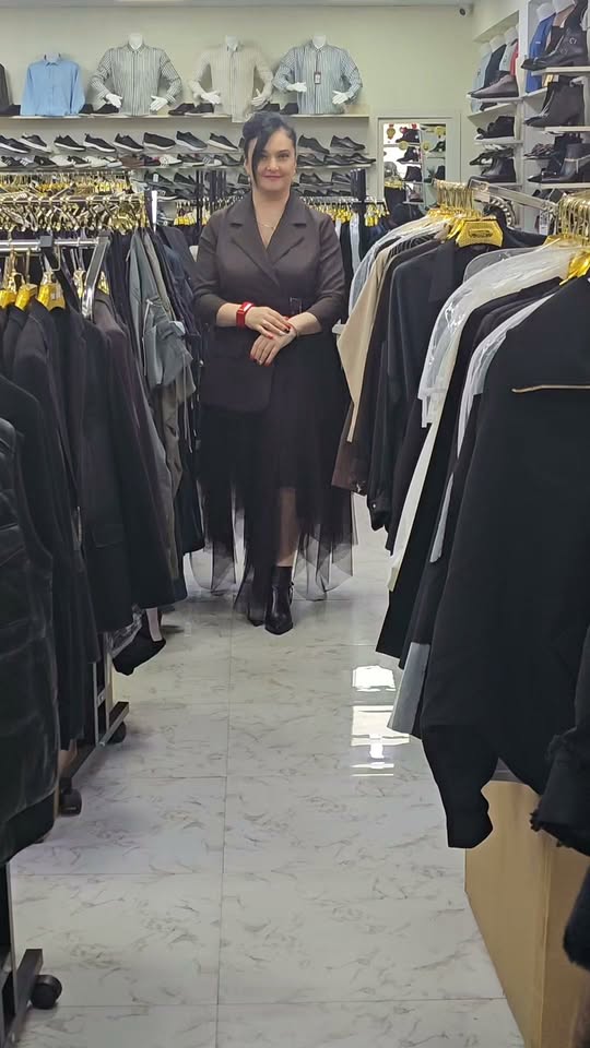 Շոկոլադի գույնի դասական զգեստ շիֆոնով