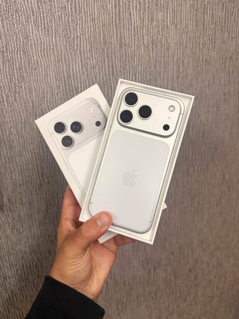 Satılır iPhone 17 Pro 256 GB — 2,650₾