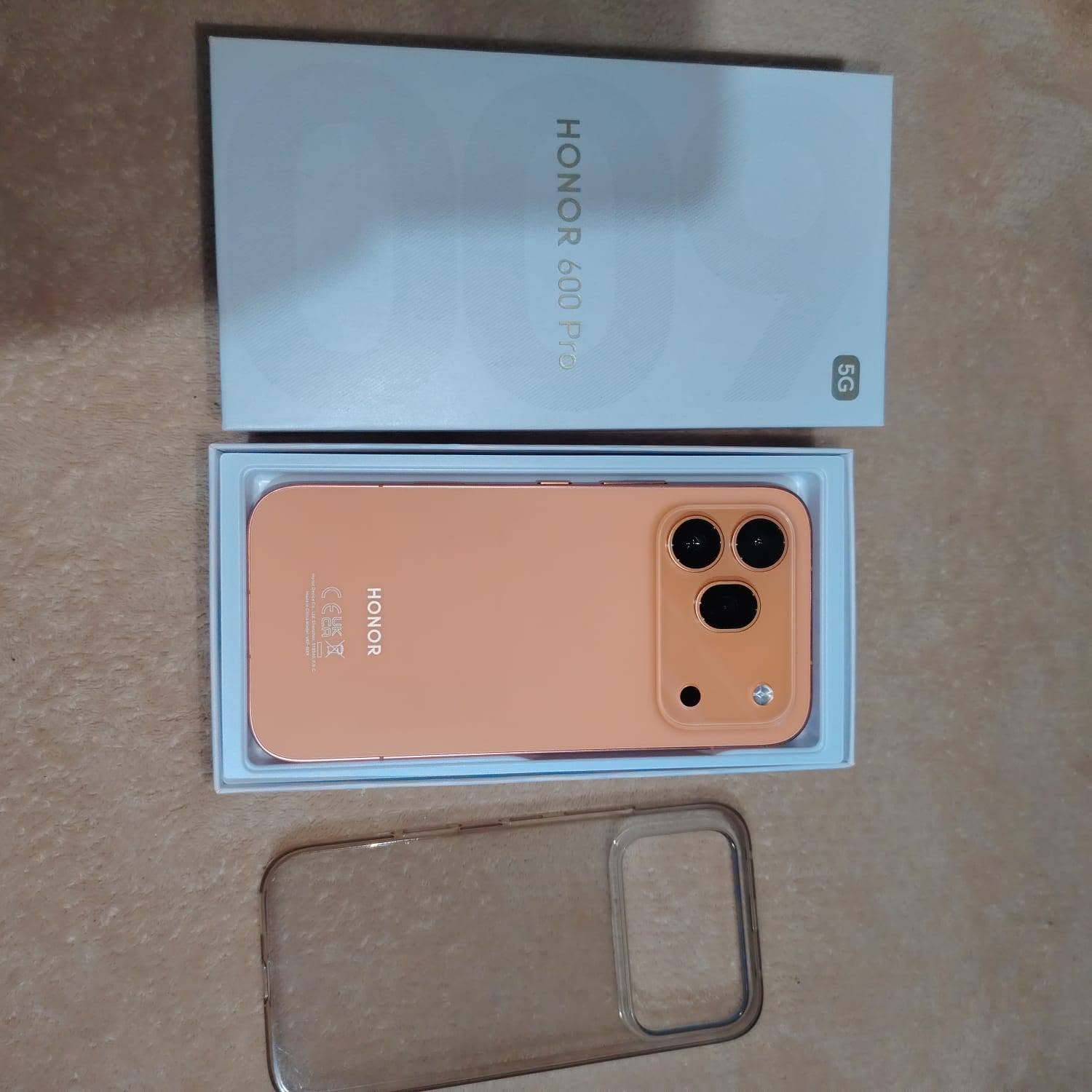Honor 600 Pro 5G qutusu və korpusu ilə