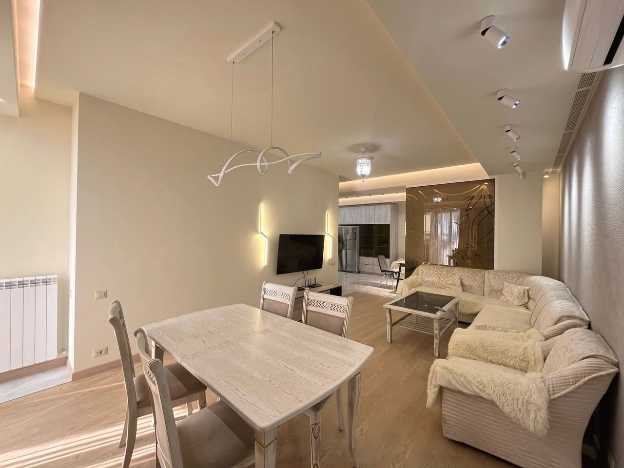 Kiralık 3 otaqlı mənzil, İrəvan — $1,500