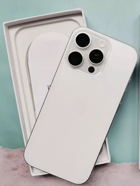 Satılır 16 pro natural titanium — 1,700₾