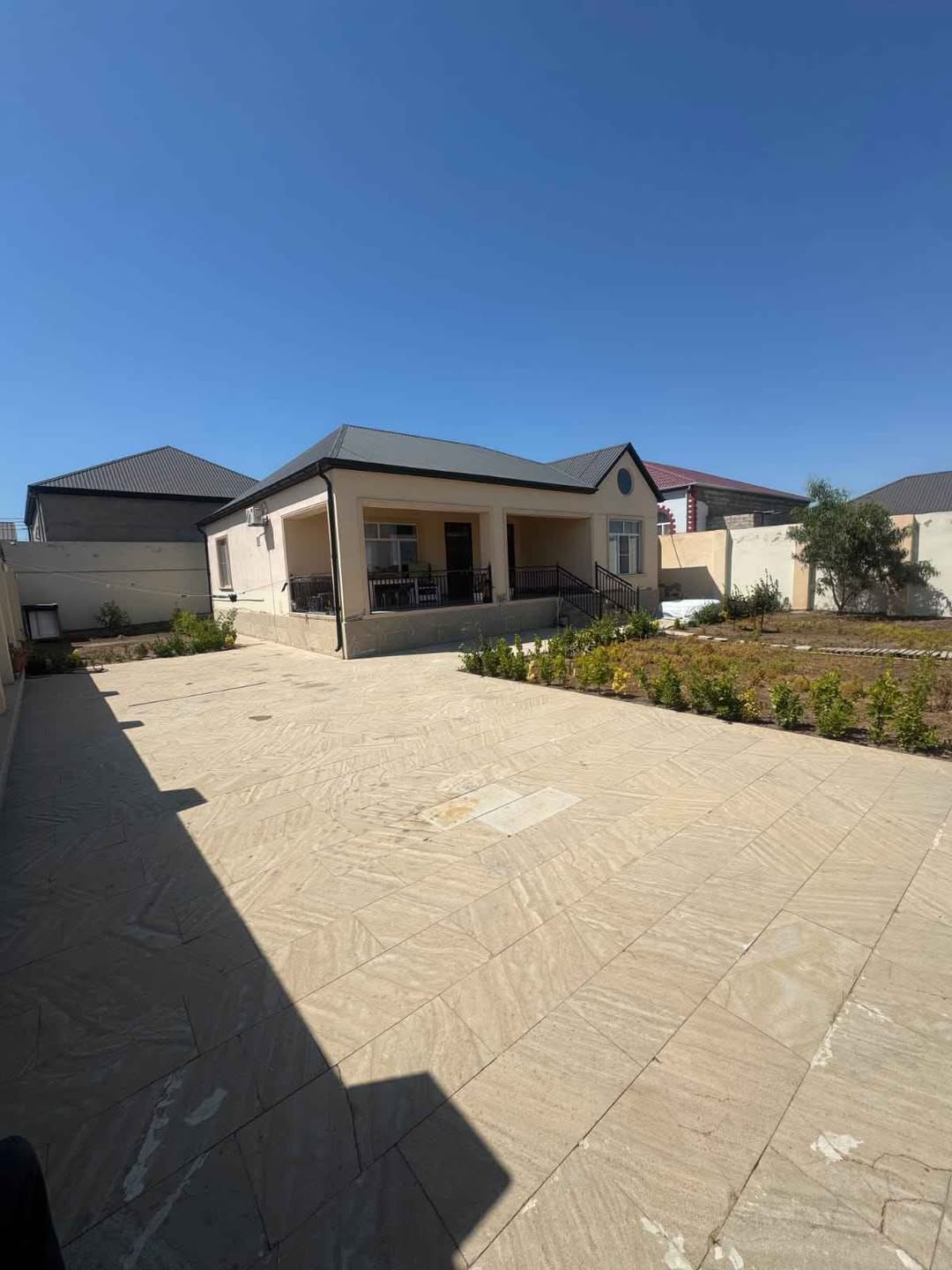 Həyat evi, Bakı - 170.000 manat.
