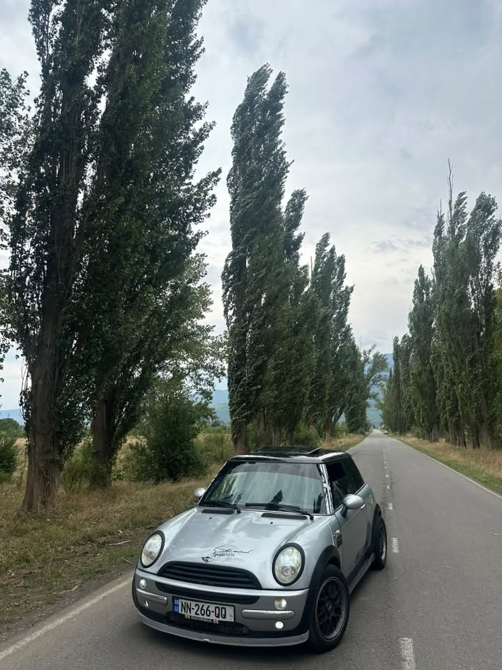 Üzerinde 2002 model 1.6 pratik arabalar