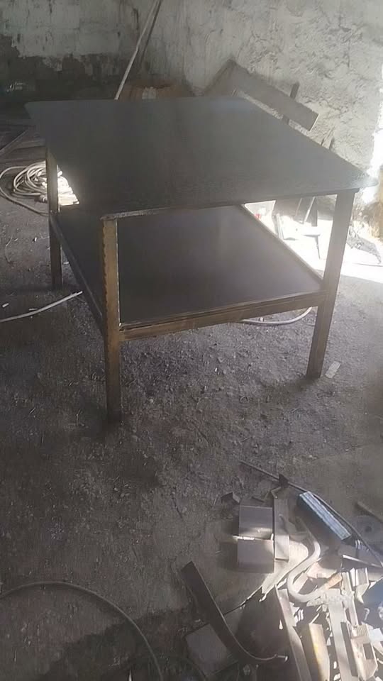 Metal two-tier table, dark finish
