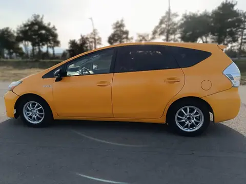Toyota Pri̇us 2015 — 20,156,000$
