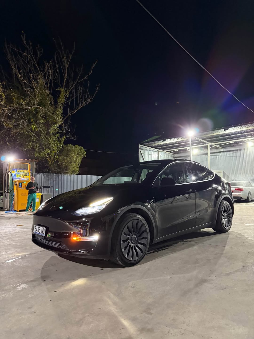 Tesla Model Y 2024