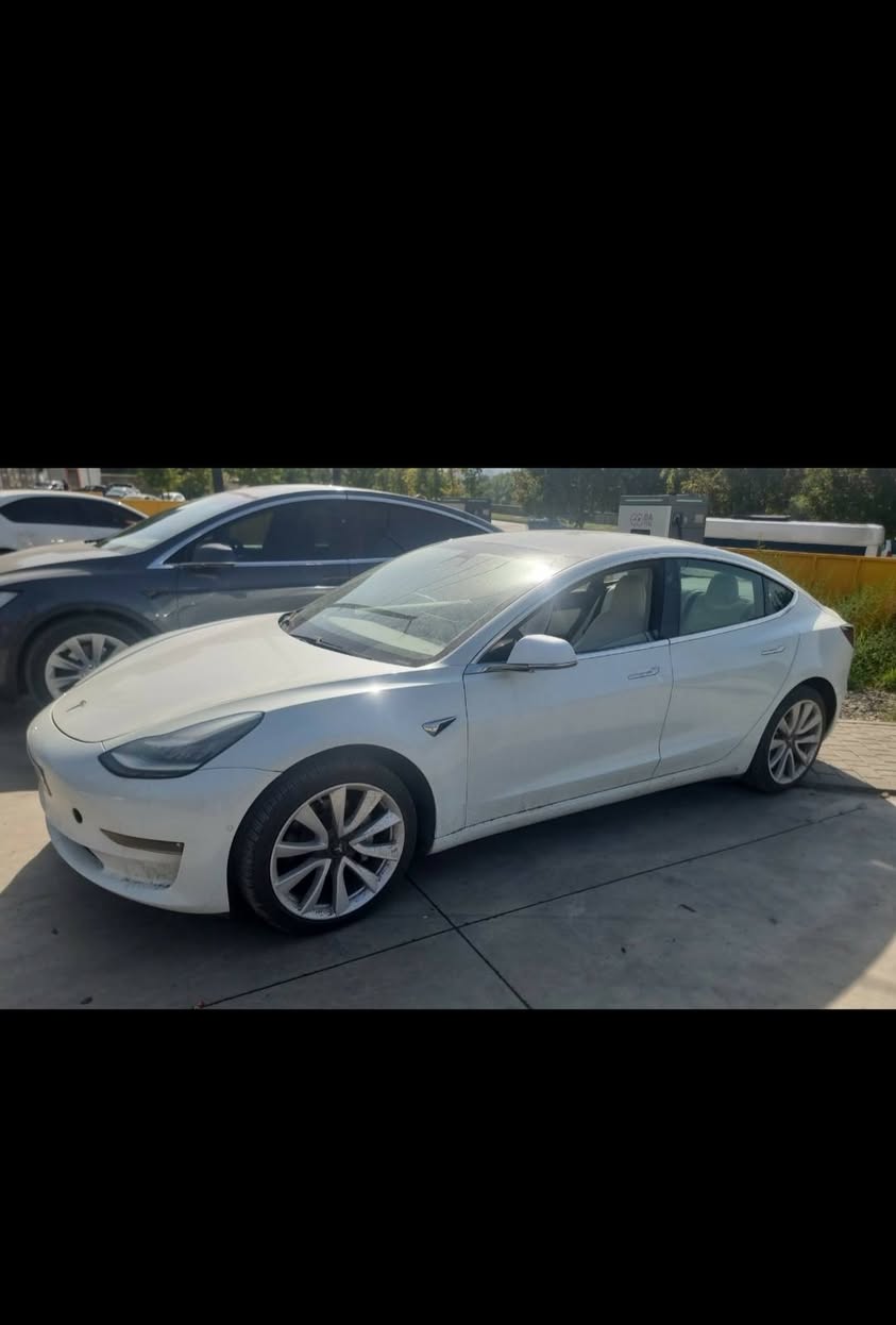 იყიდება ტესლა მოდელ 3 2019 — 9,500₾