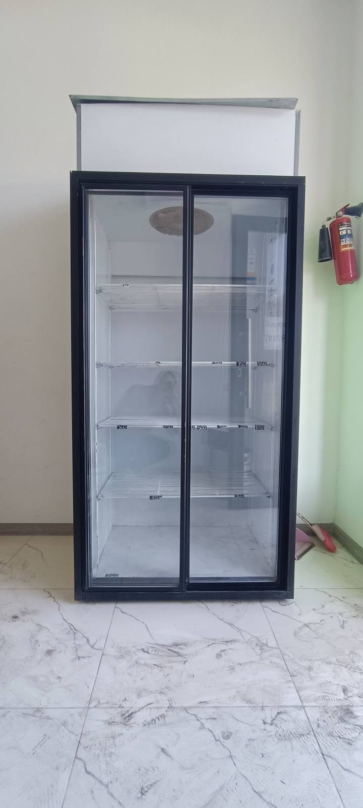 Satılır slid qapıları olan soba işləyir
