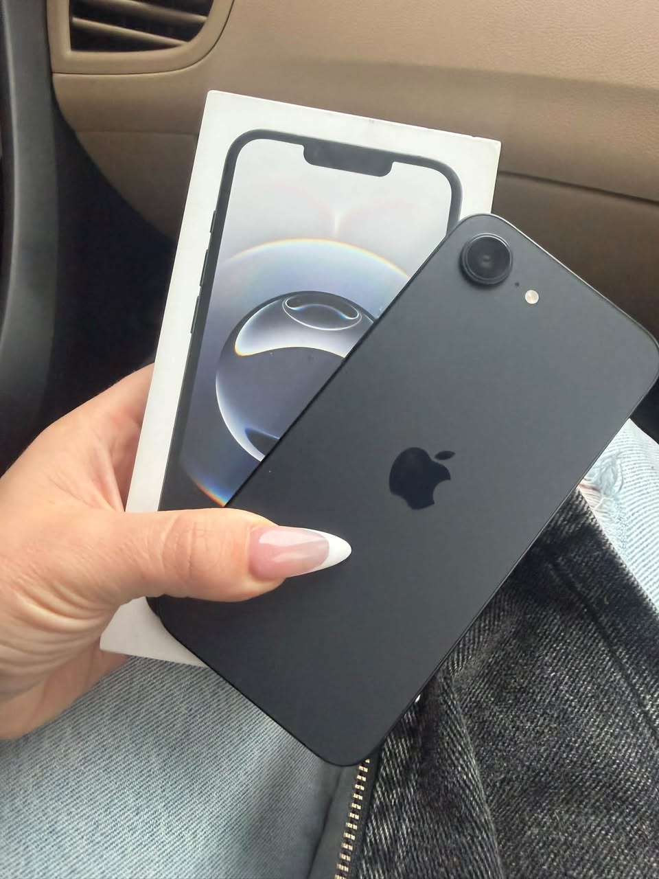 iPhone 16e 128GB, battery 91%