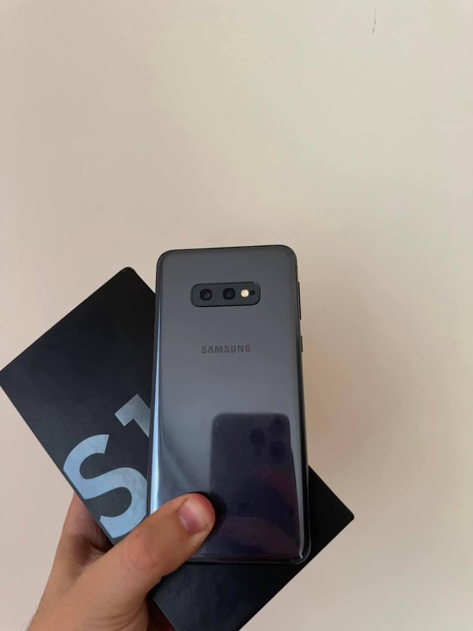 Продаётся Samsung Galaxy S10e, очень практичный