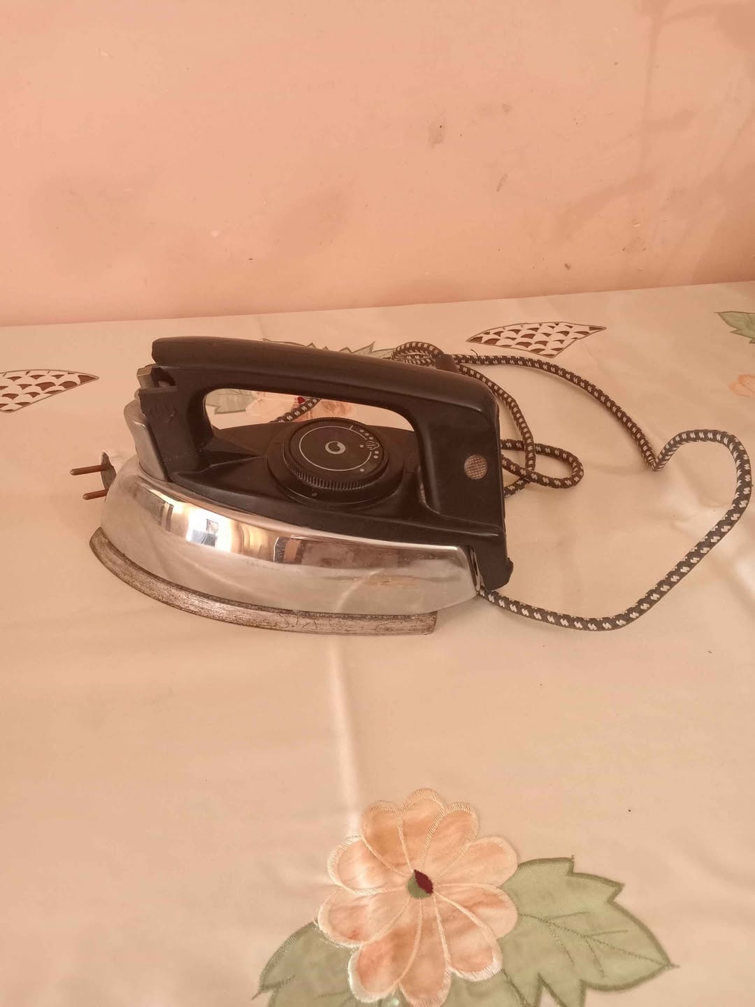 Սովետական արդուկ, 1000W, 1985թ.