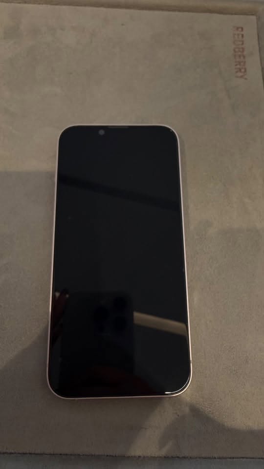 iPhone 13 qırmızı 128GB, batareya 77%