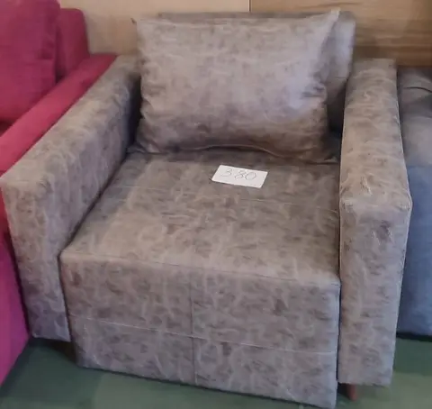 Folding armchair with storage