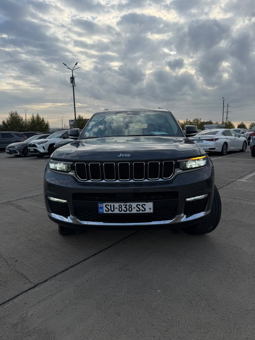 Jeep Grand Cherokee 2023 — 25,000$