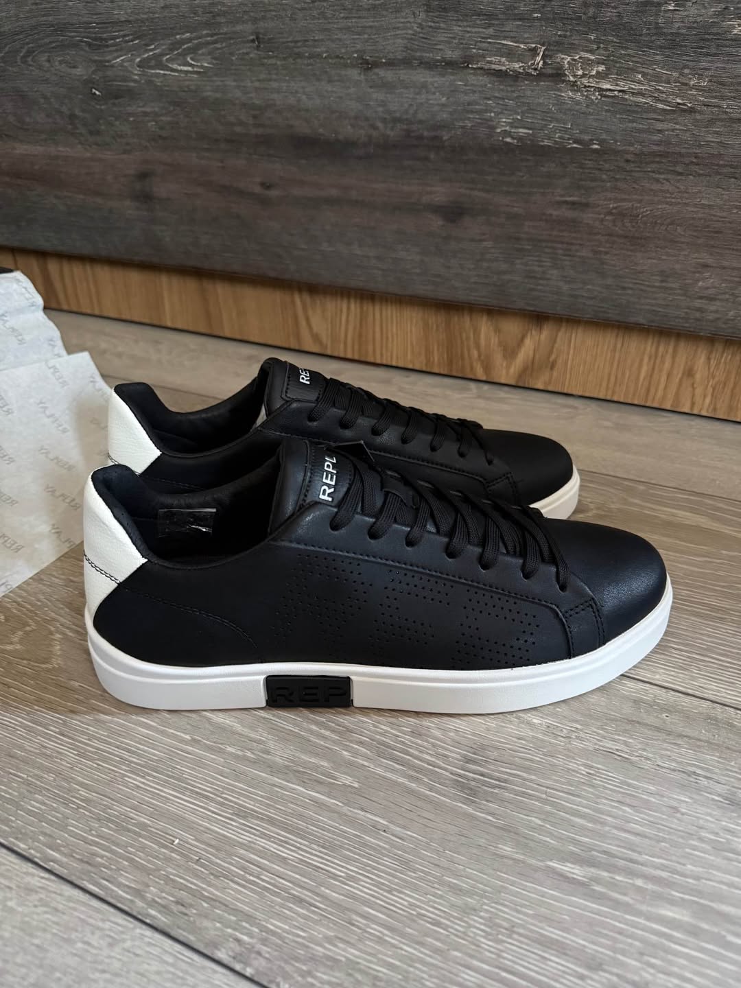 Replay sneakers, new, size 42