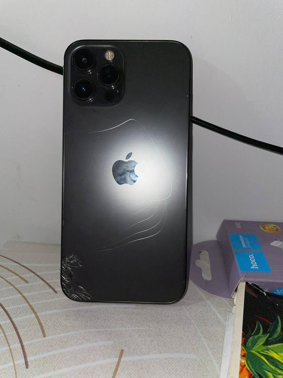 iPhone 12 Pro Max, უკანა მინა გატეხილი