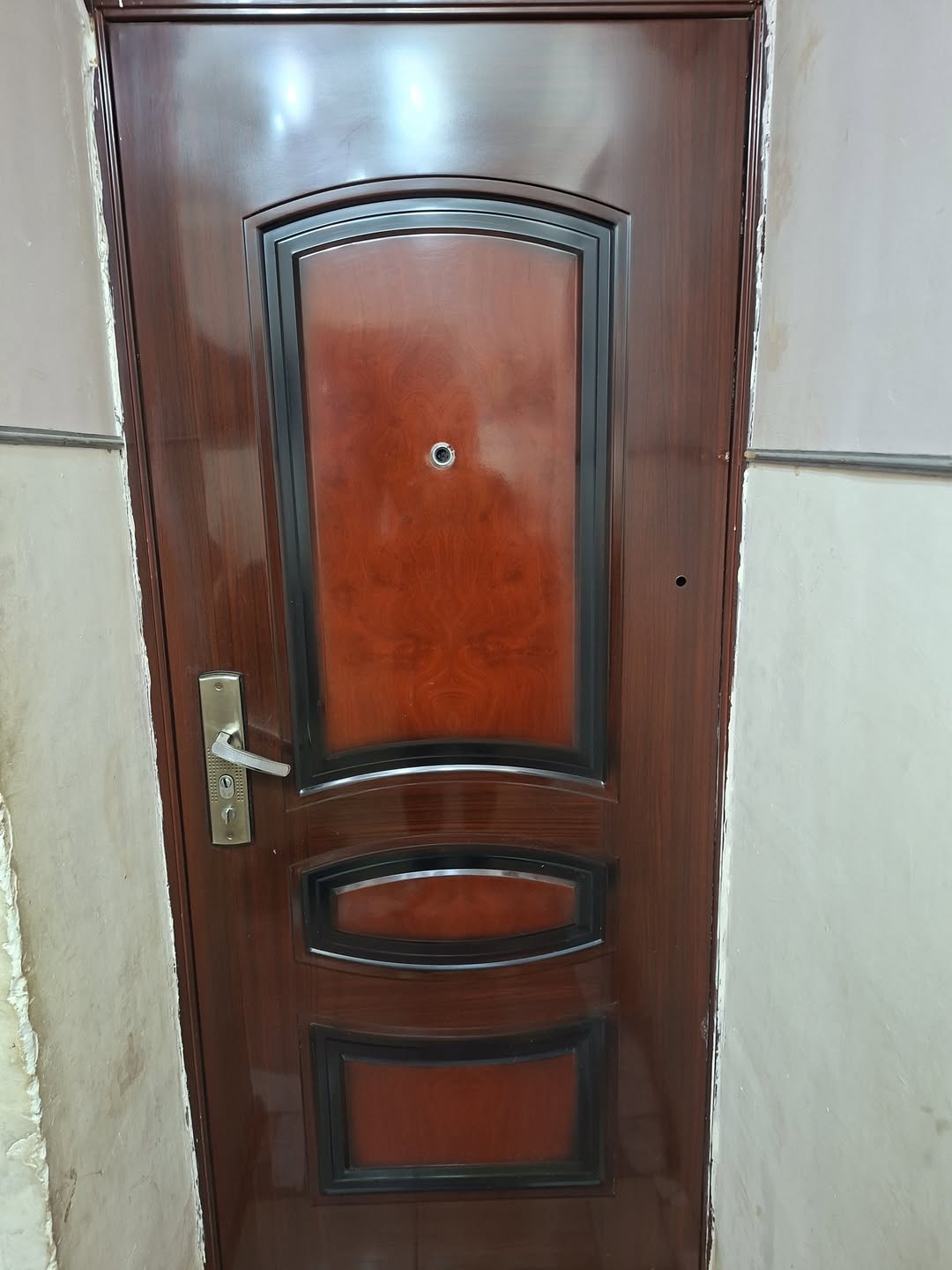 Metal kapı girişi
