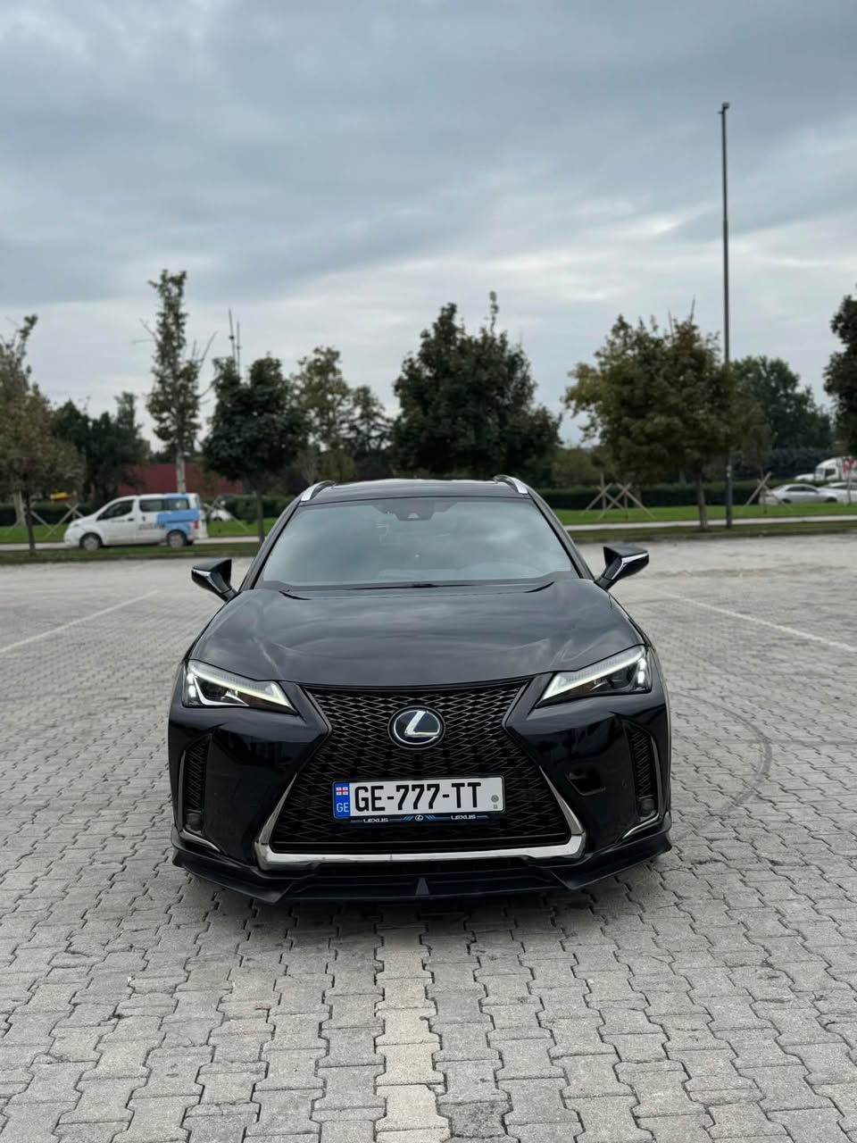 Lexus Ux 250 H F SPORT 2019 — 18,000$