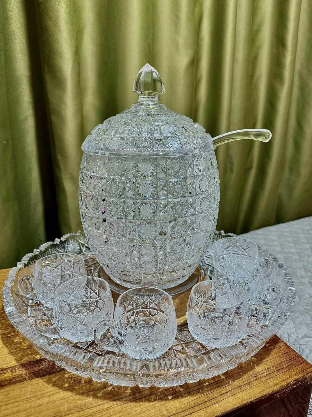 Kristal punch kasesi seti, bir kepçe ve 6 bardak ile