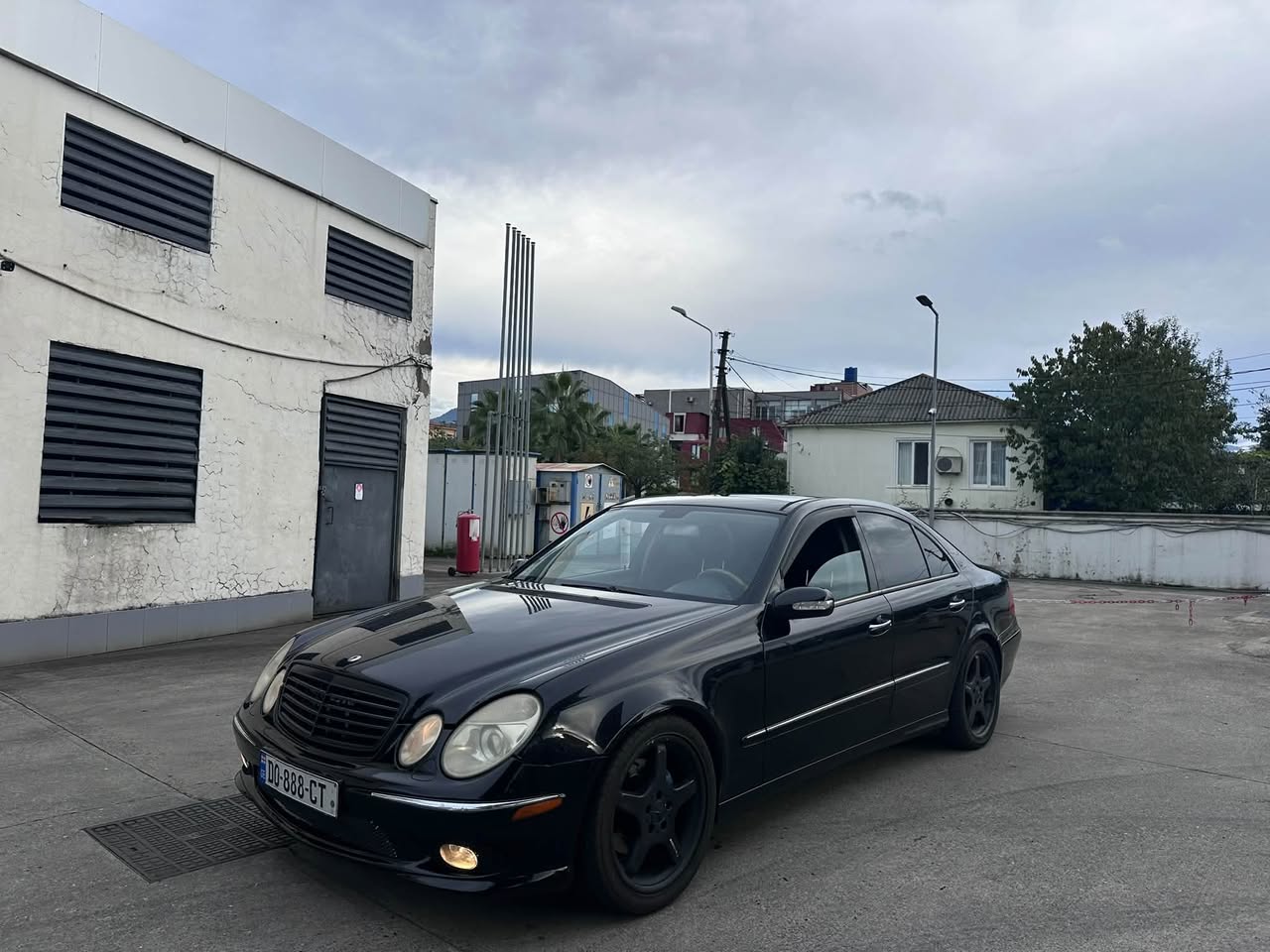 იყიდება 2005 იანი 5.0 ბათუმშია5300$$