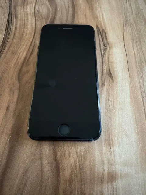 iPhone SE 2020, battery 74%