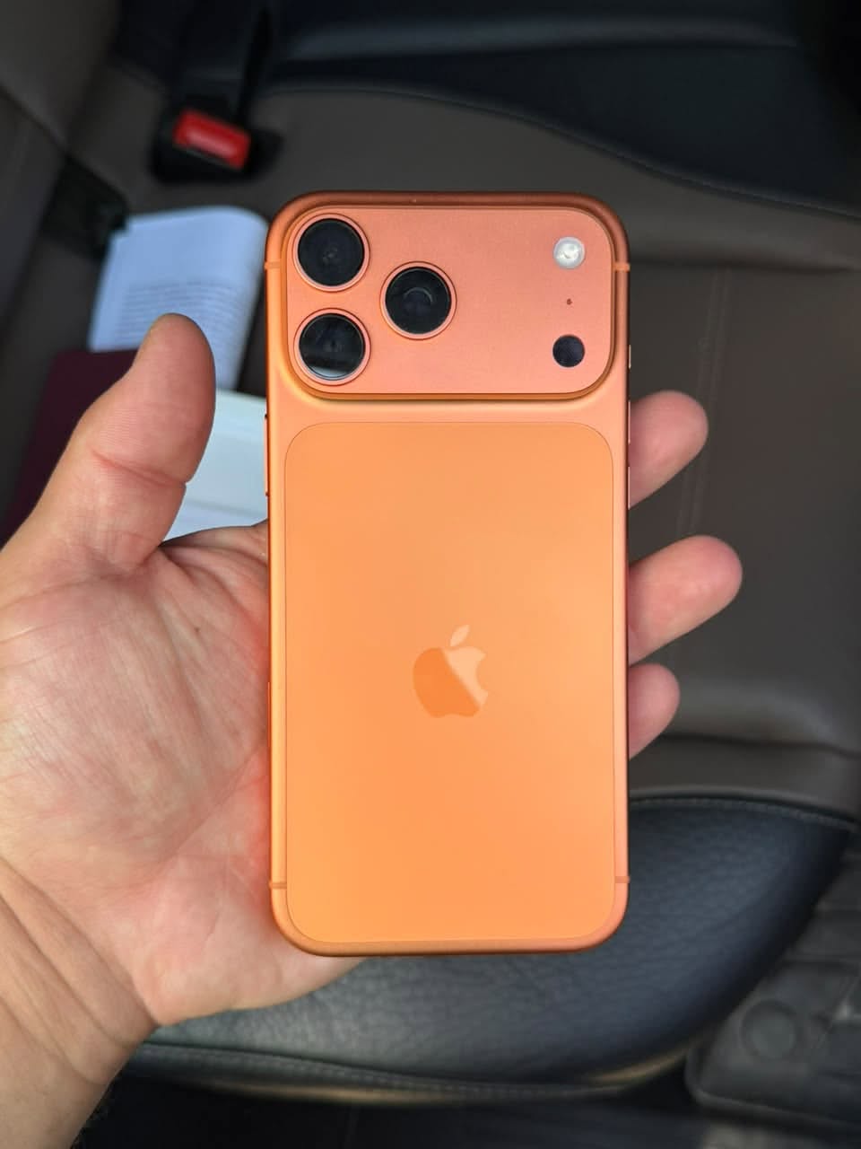 iPhone 17 Pro Max 256GB, 92% заряда батареи