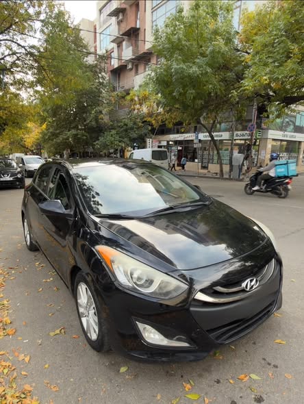 Hyndai Elantra GT 2013 — 4,300$