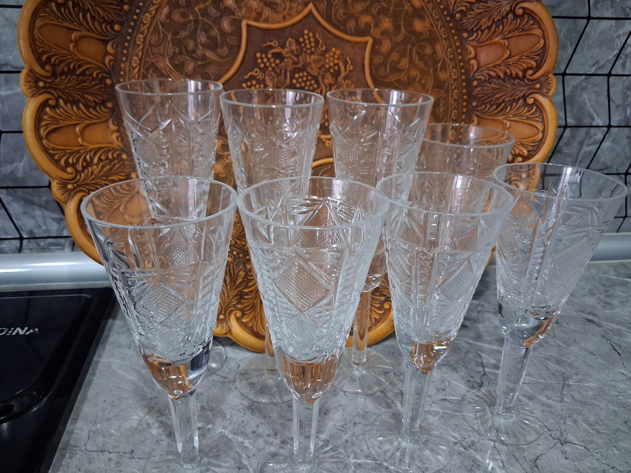 Kəsmə kristal şampan stəkanları