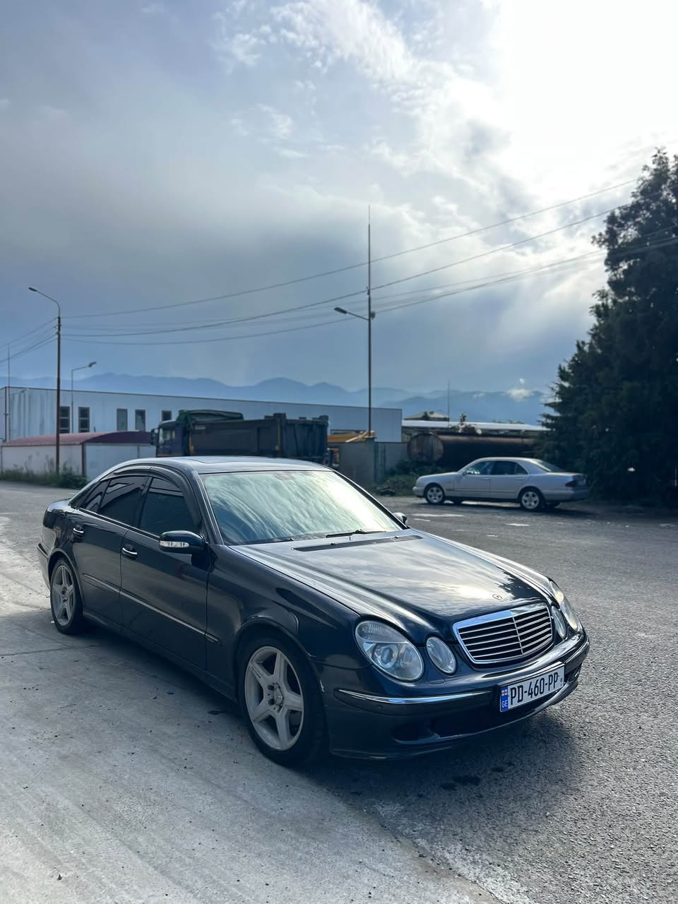 2003 წლის 2.7 CDI 2003 წლის გამართული ქარი 2.700 დოლარი.