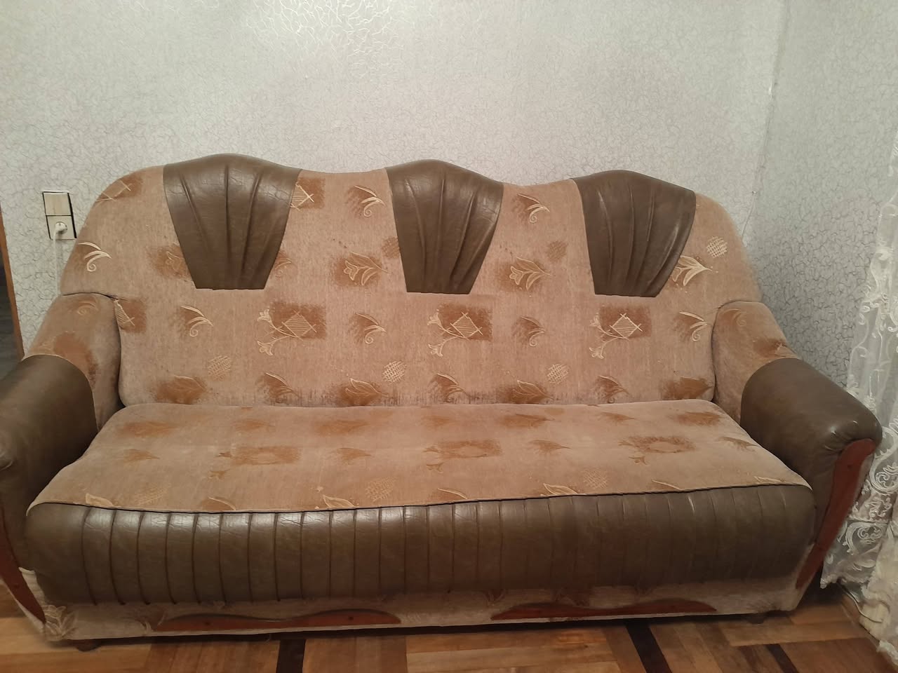 Creslo sofa for sale. Price negotiable.