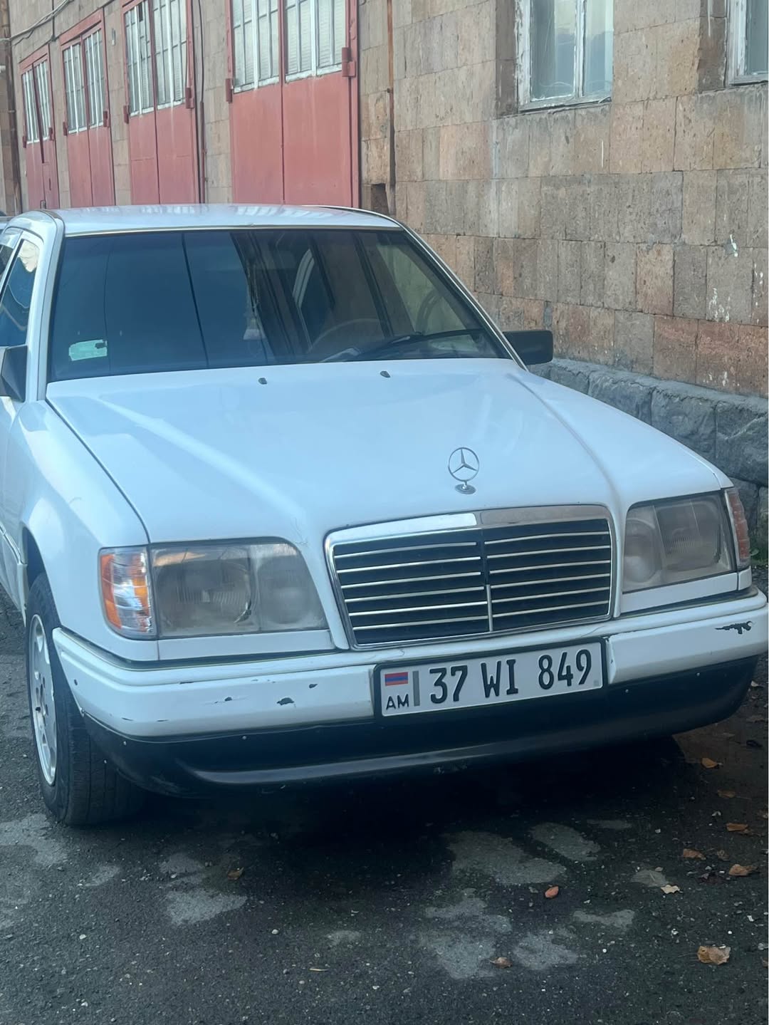 Mercedes-Benz E200, თეთრი