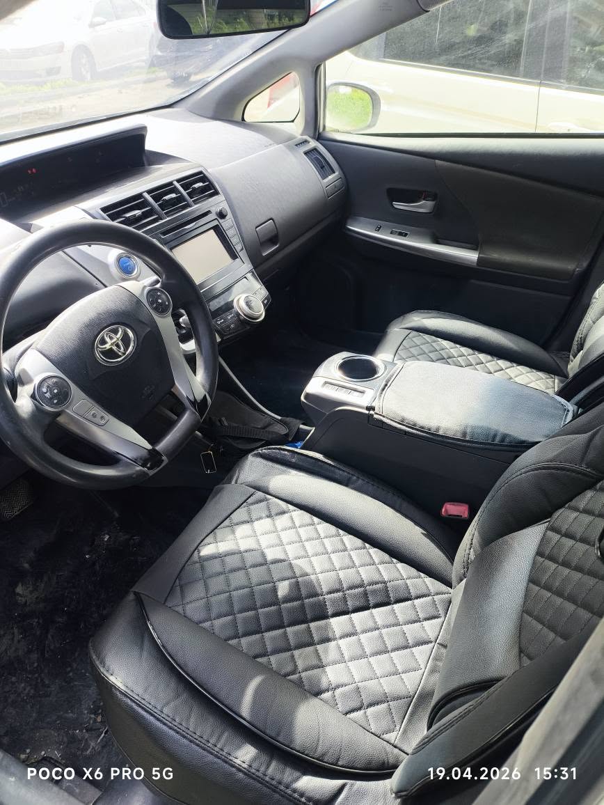 Toyota Prius V 2014
