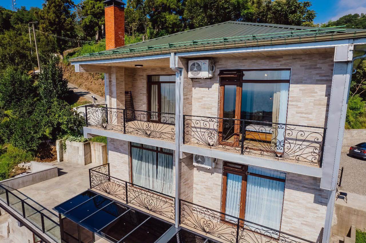 Makhinjauri'de 5 yatak odalı kiralık müstakil ev