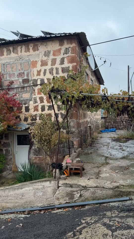 სახლი, აბოვიანი — $130,000