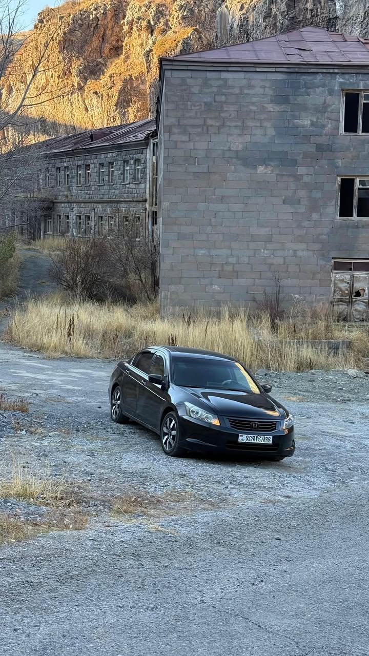 Хонда Аккорд 2009 года — 8 000 долларов.